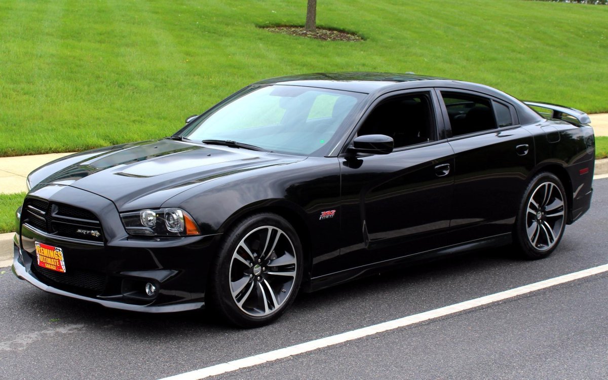 Dodge Charger srt8 черный