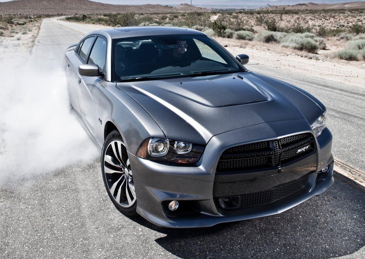 Додж Чарджер srt8