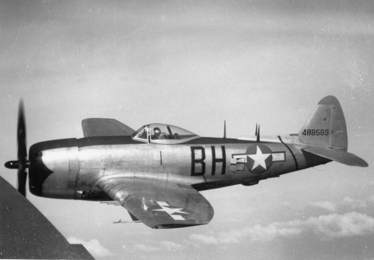 Самолет Тандерболт p-47