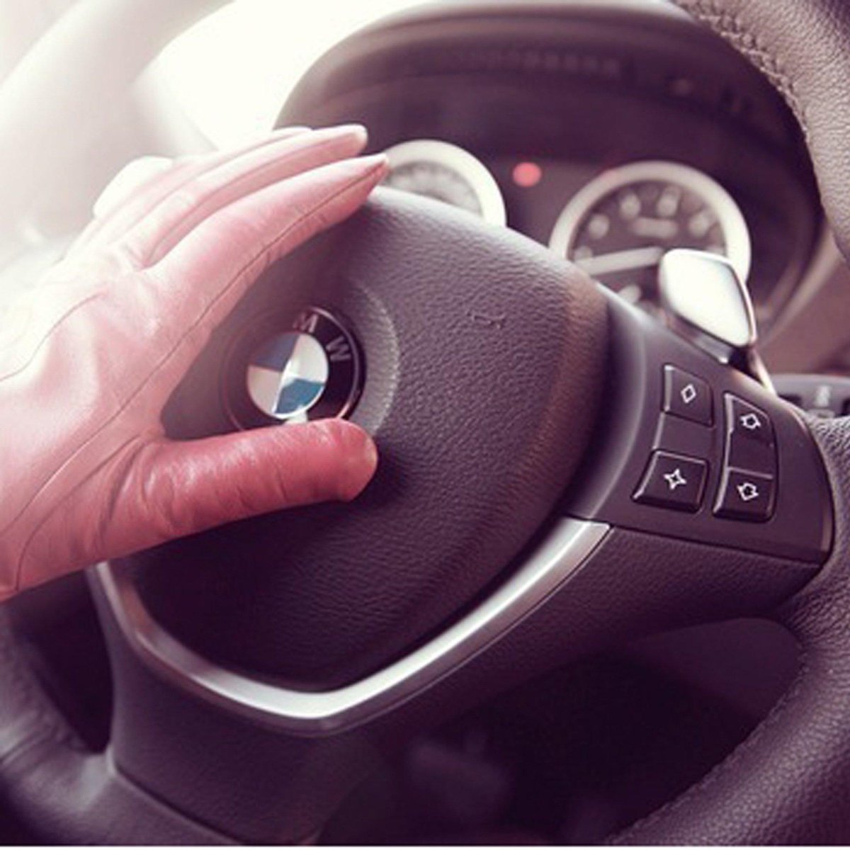 Руль с перчатками