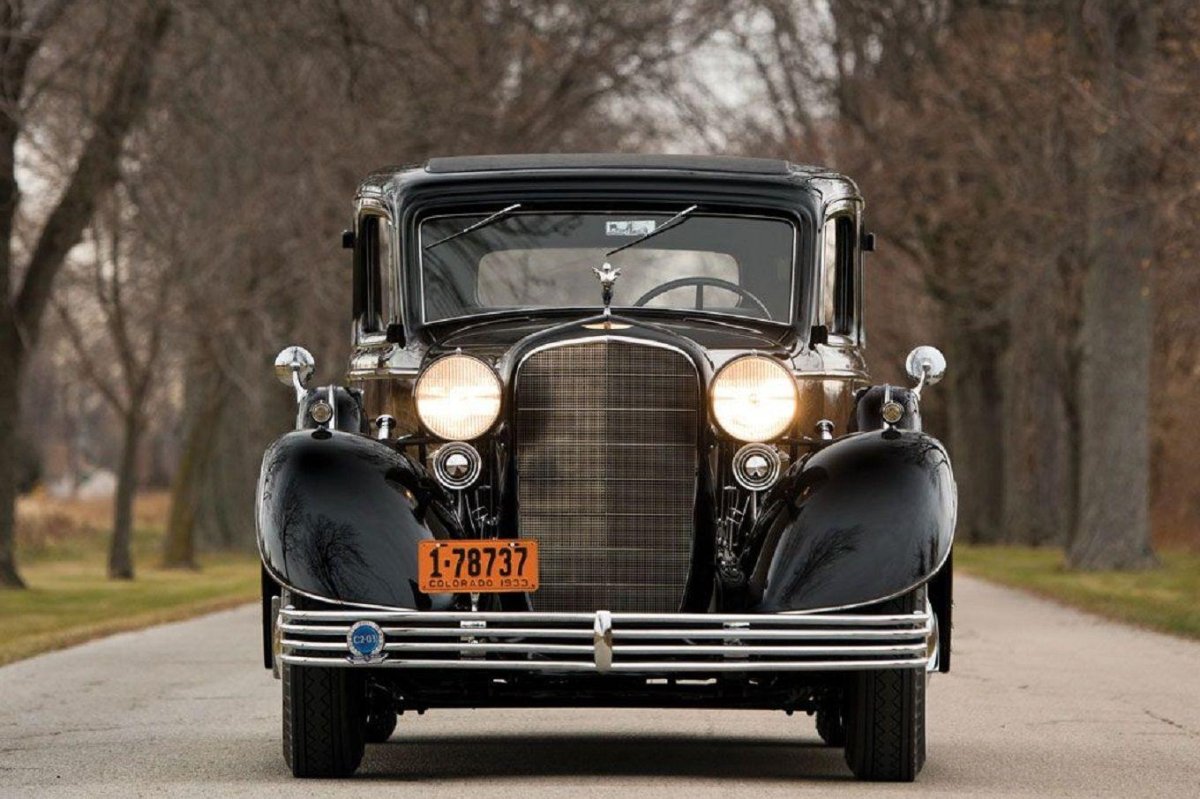 Cadillac v16 1933