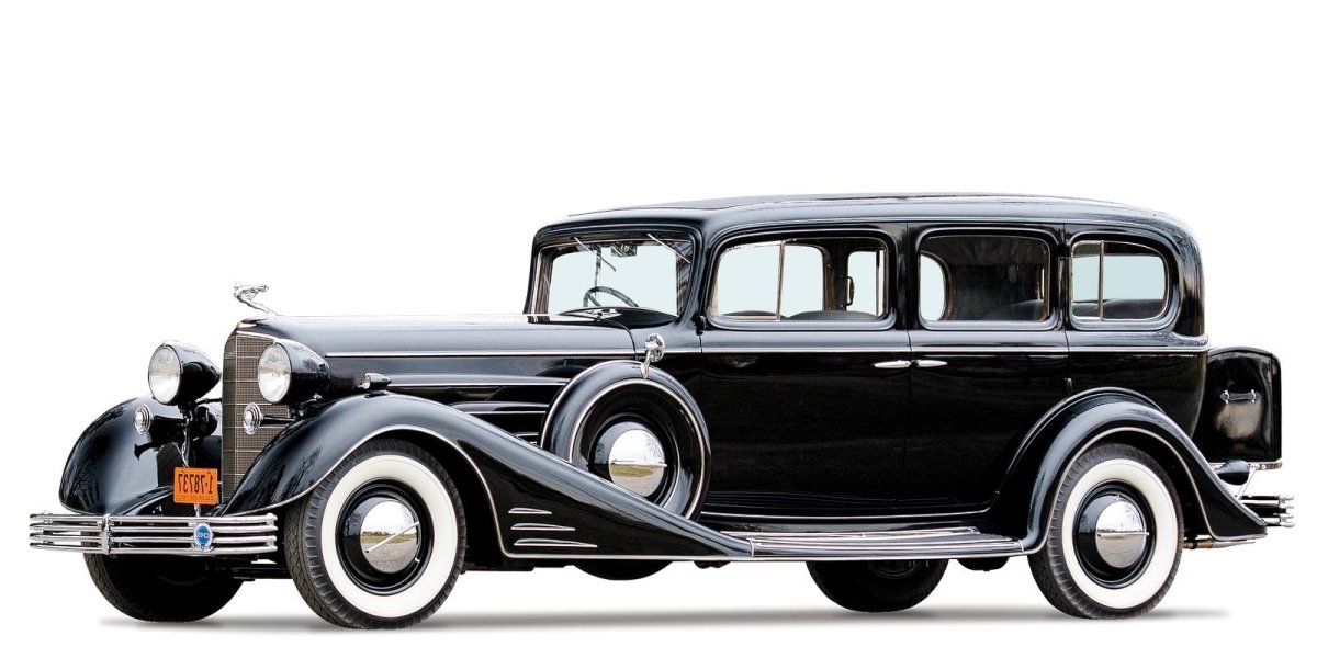 Cadillac v16 Imperial sedan 1933