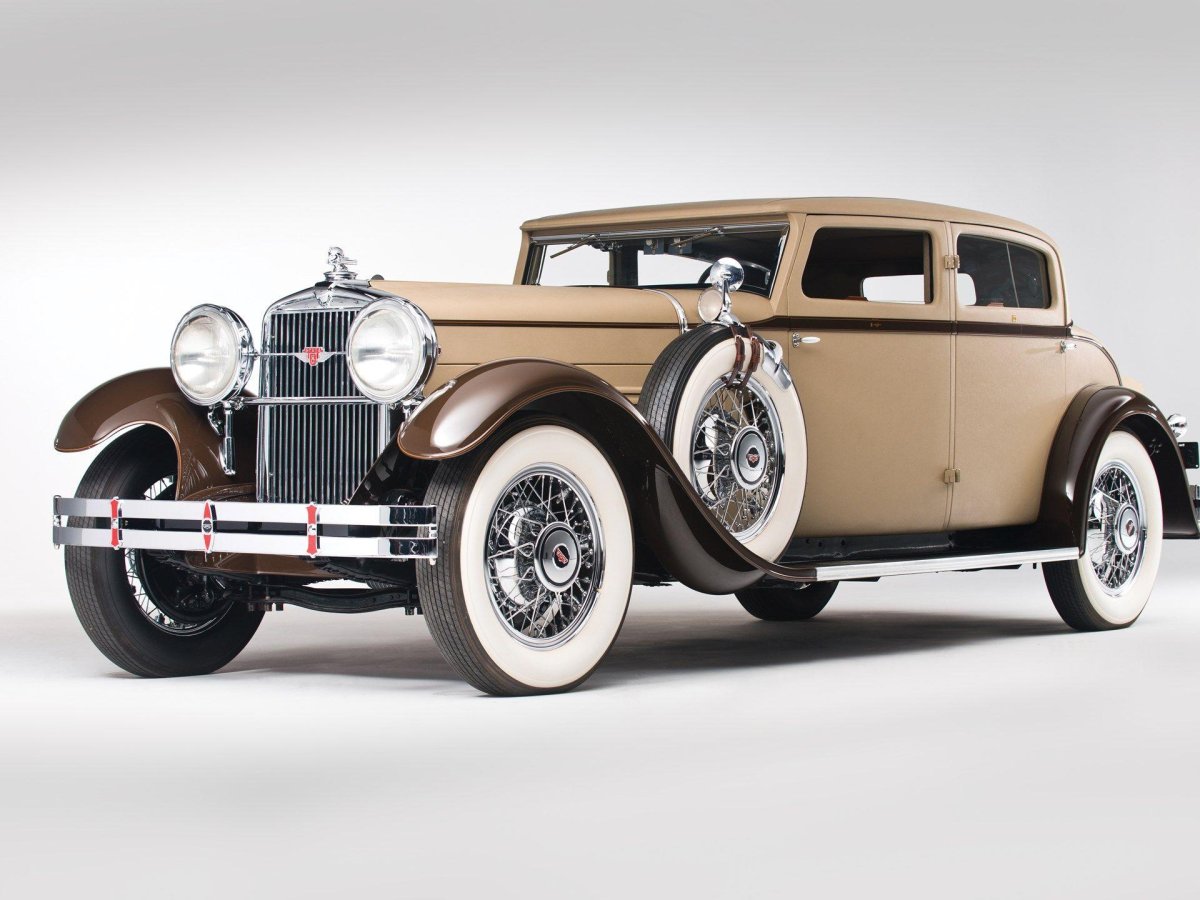 Stutz SV-16 sedan