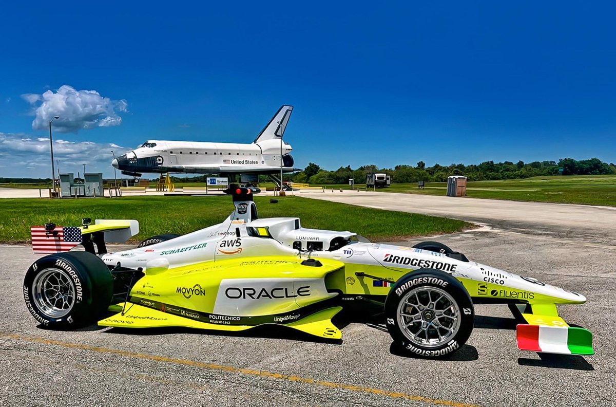 Беспилотный гоночный автомобиль