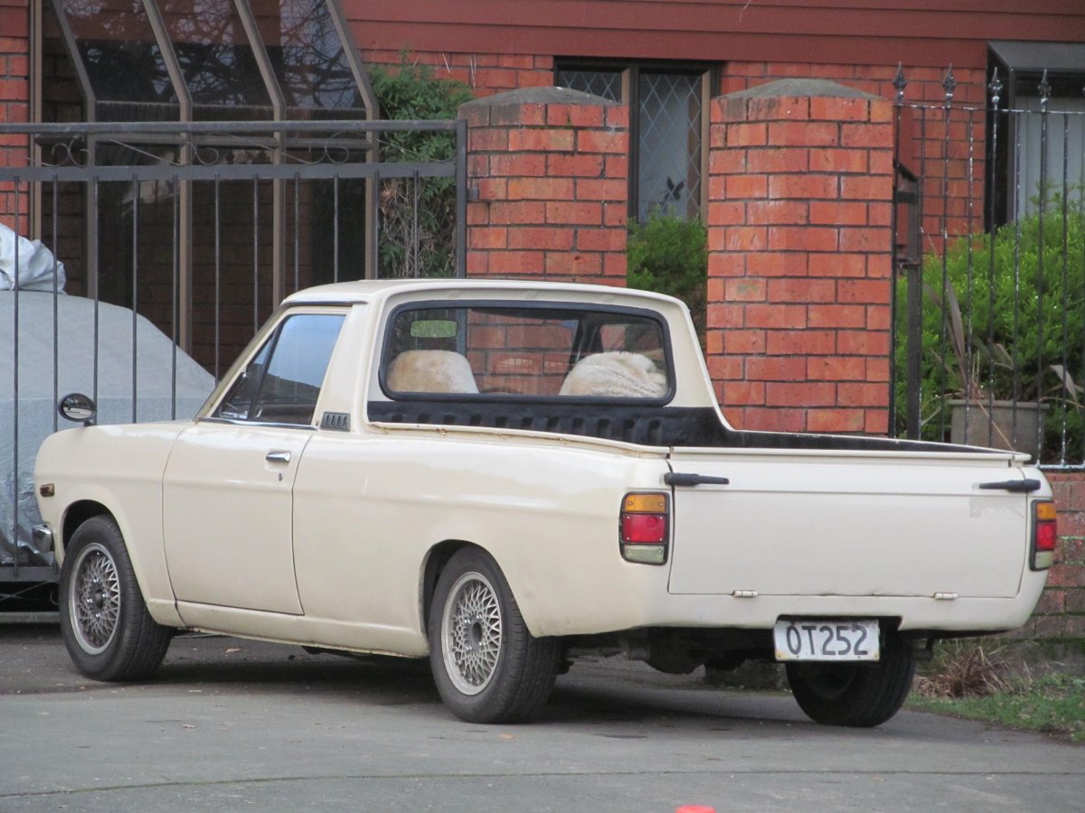 Nissan Sunny Truck