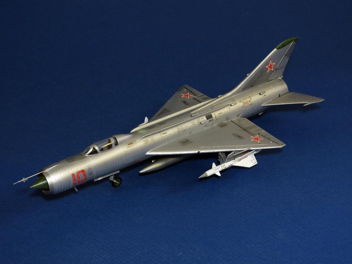 Истребитель-перехватчик Су-11