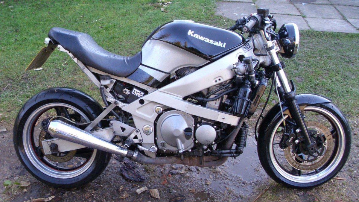 Кавасаки ZZR 400 стритфайтер