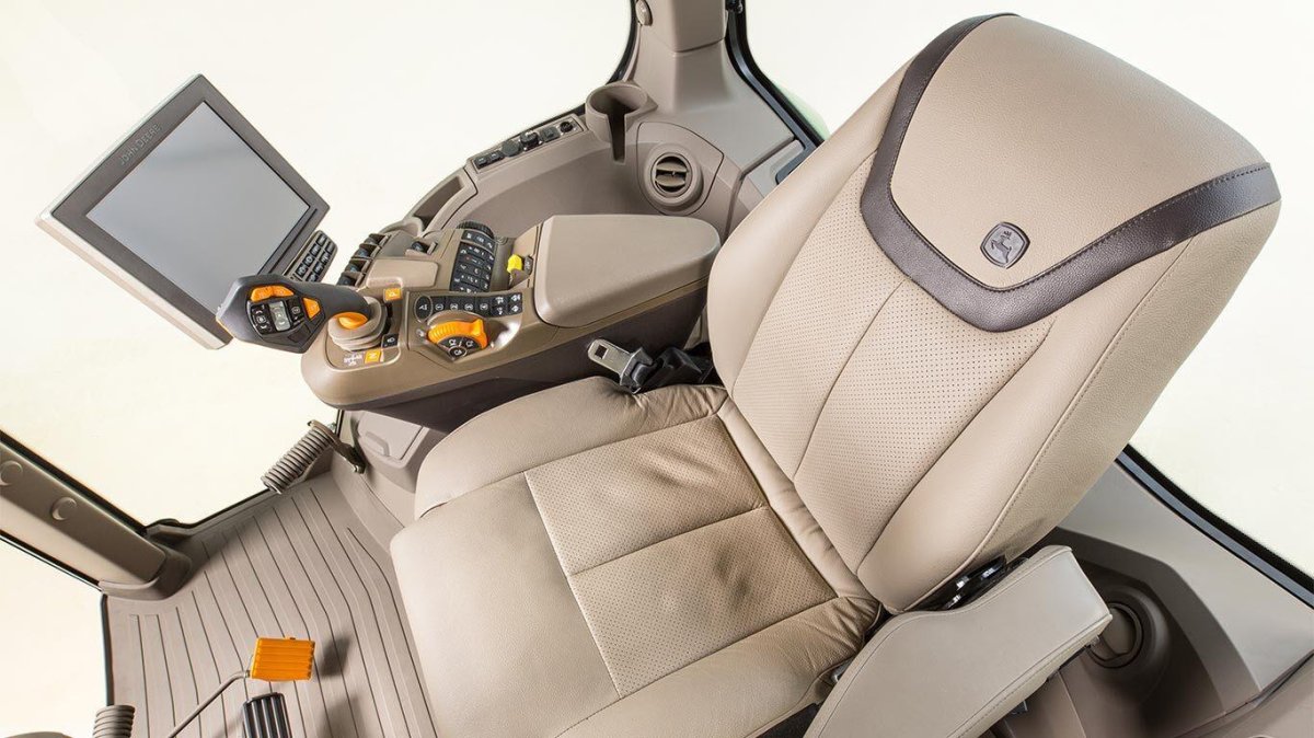 John Deere 8r 370 салон