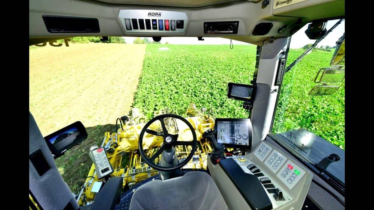 Комбайн Джон Дир кабина