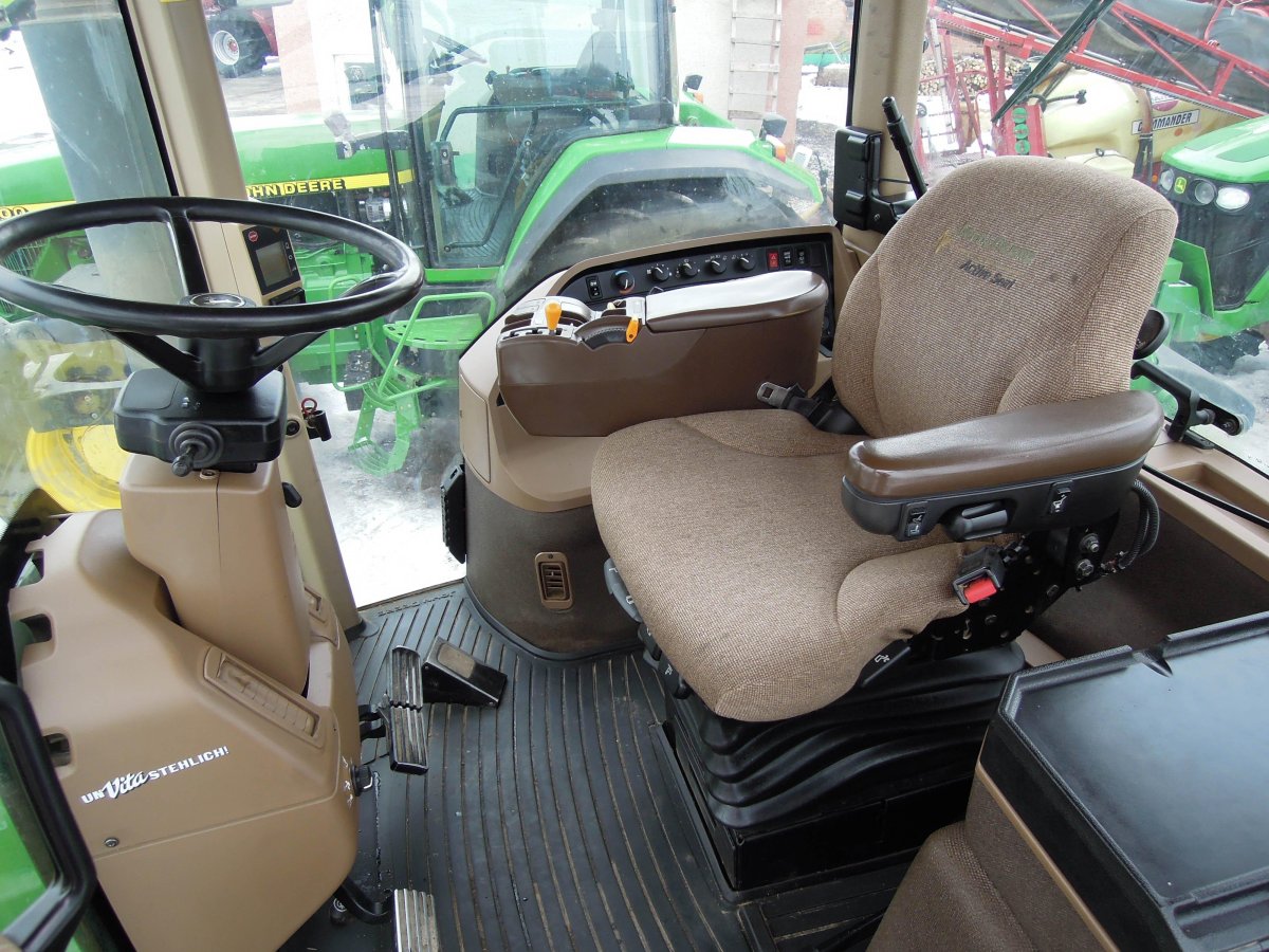 Джон Дир 8420 кабина