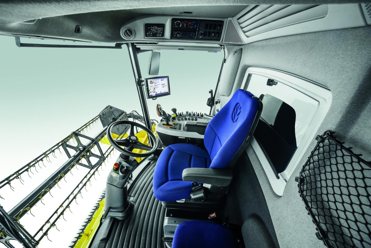 Кабина комбайна Нью Холланд