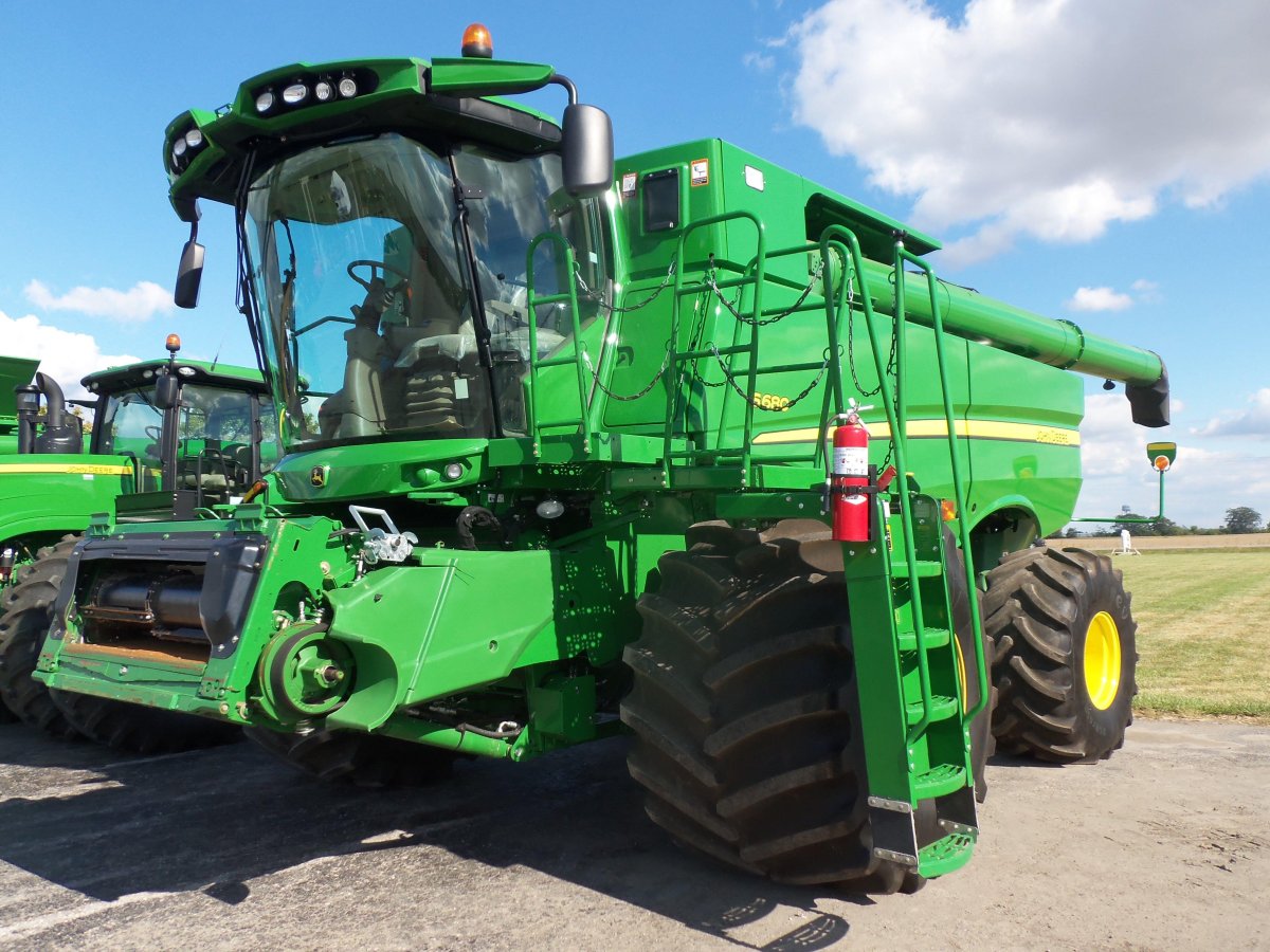 Комбайн Джон Дир s 680