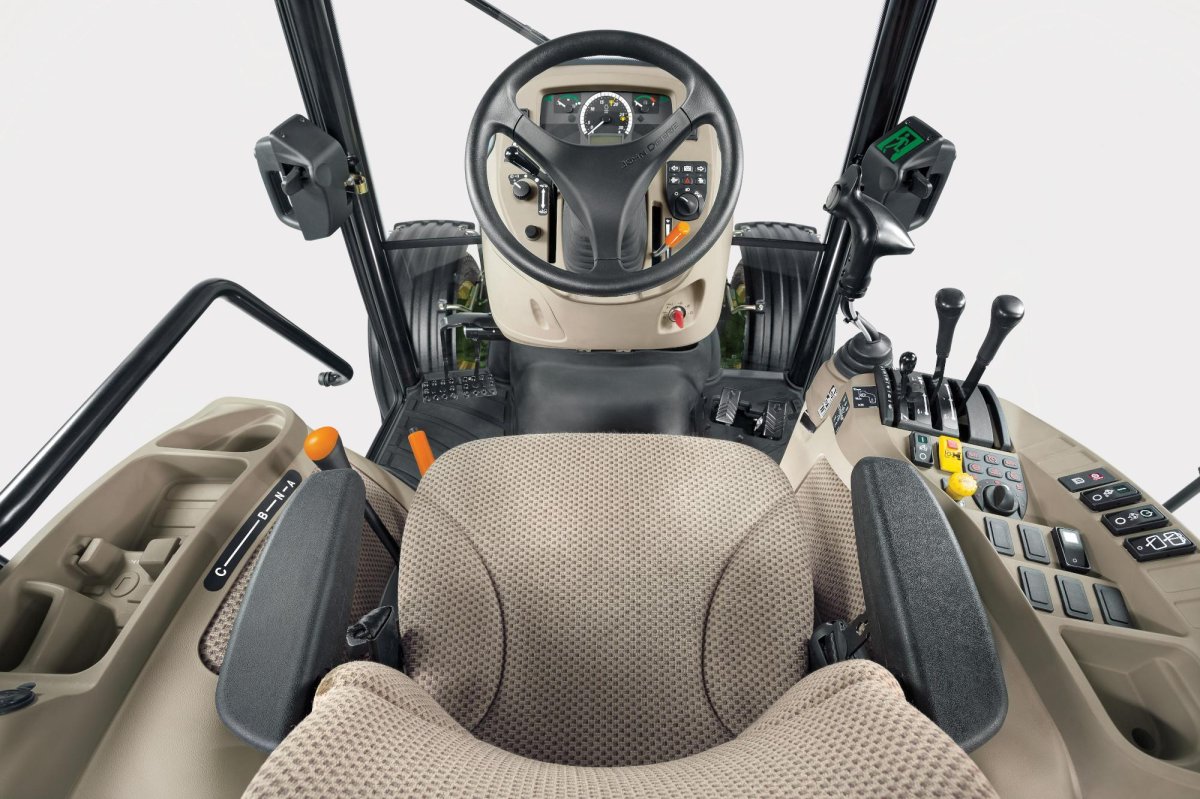 John Deere в кабине