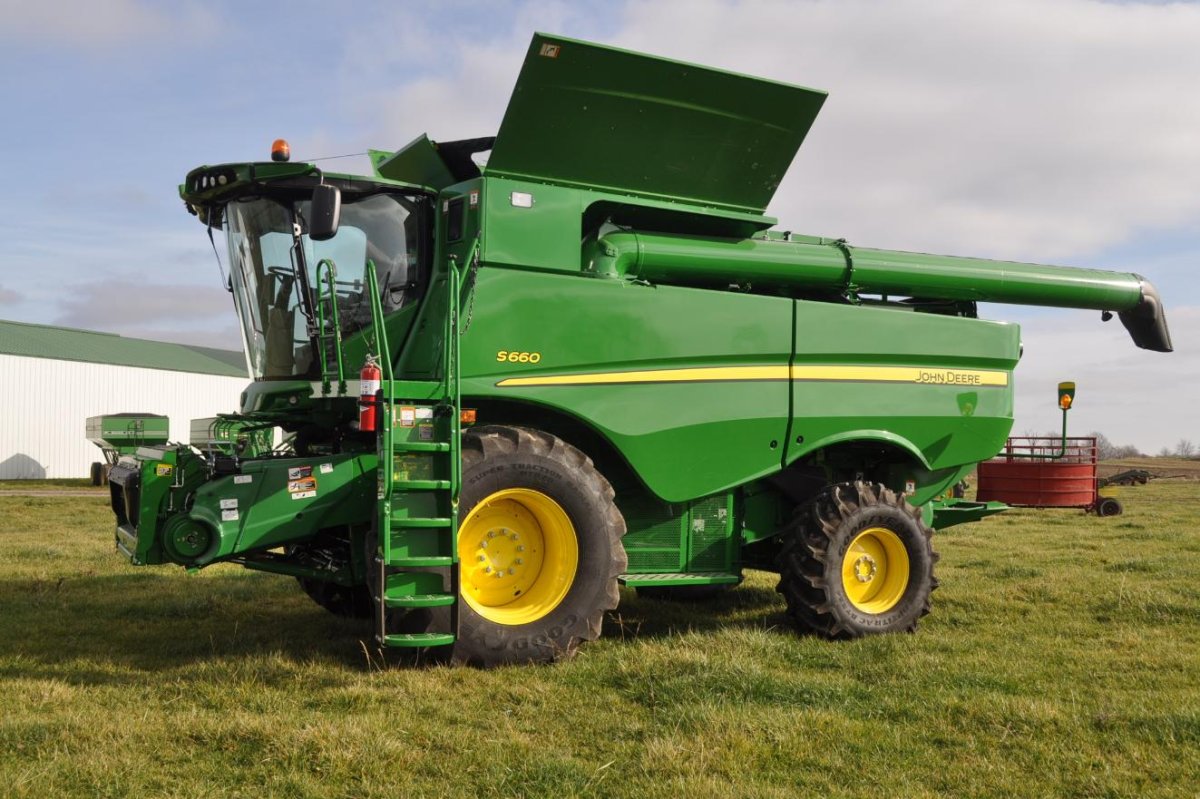 Джон Дир 660 комбайн