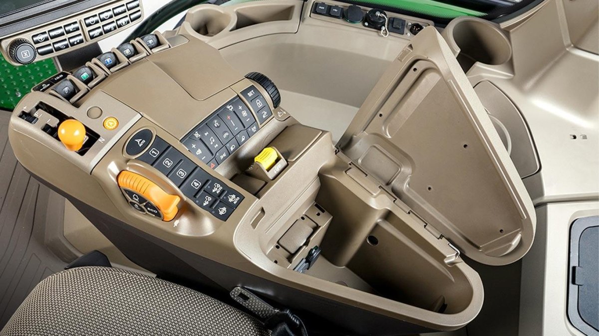 Трактор Джон Дир 8rx салон