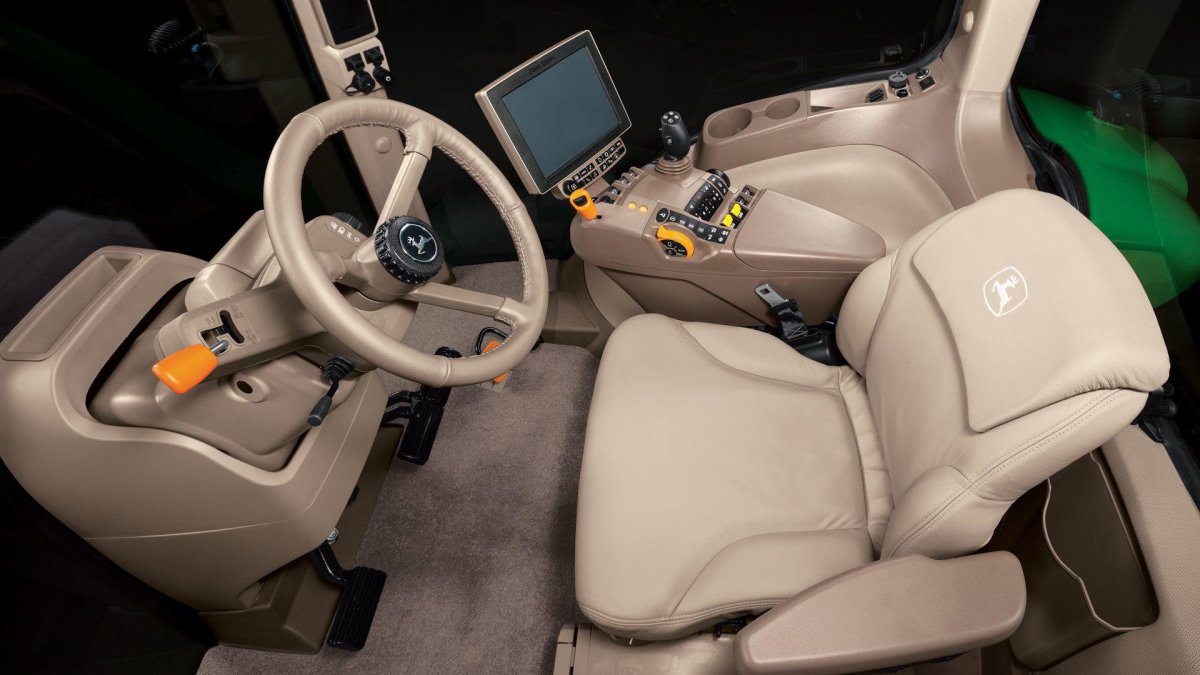 Джон Дир трактор салон