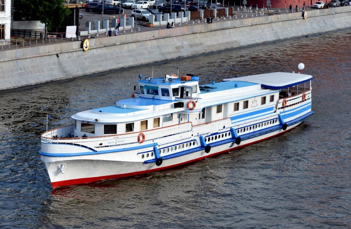 Теплоход маэстро Москва