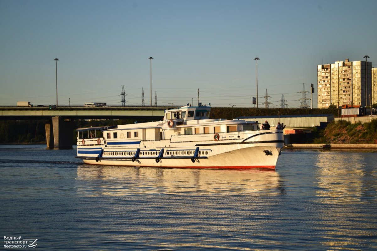 Теплоход Дунай Москва
