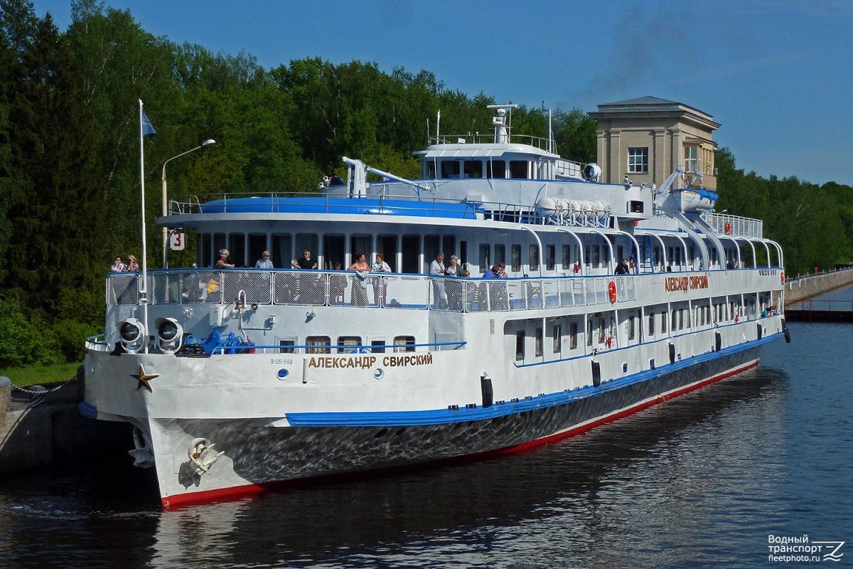 Теплоход Александр Свирский