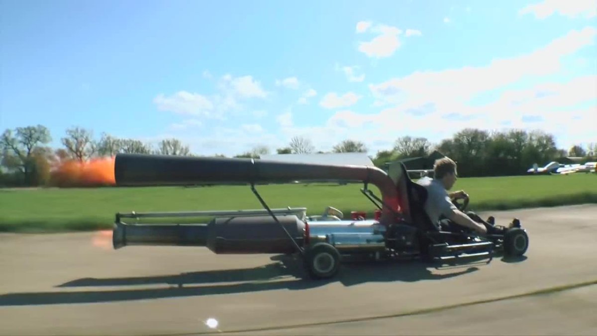 Автомобиль с реактивным двигателем