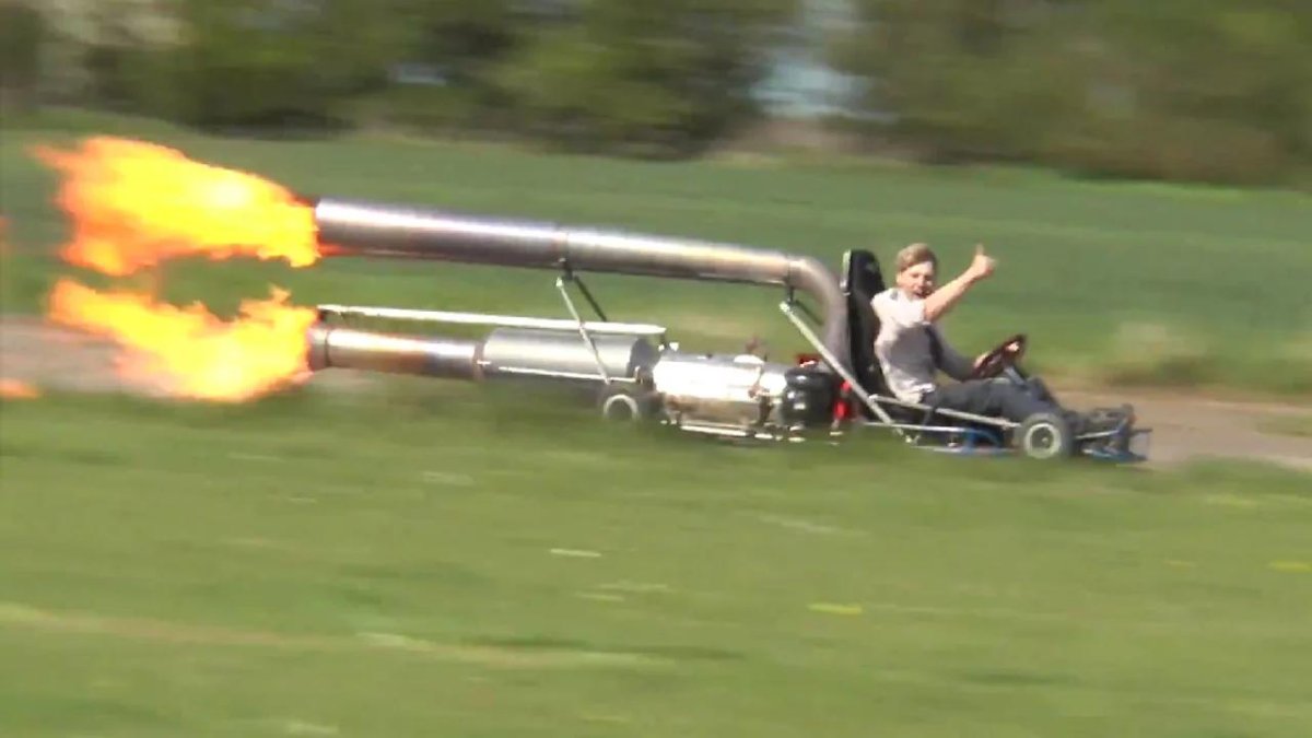 Авто с реактивным двигателем