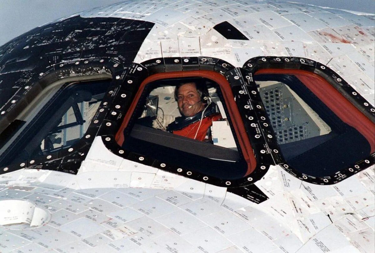 Кабина Спейс шаттла