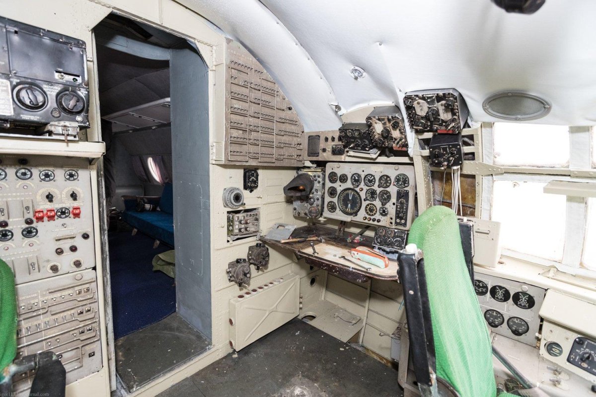 Кабина ил 18 внутри