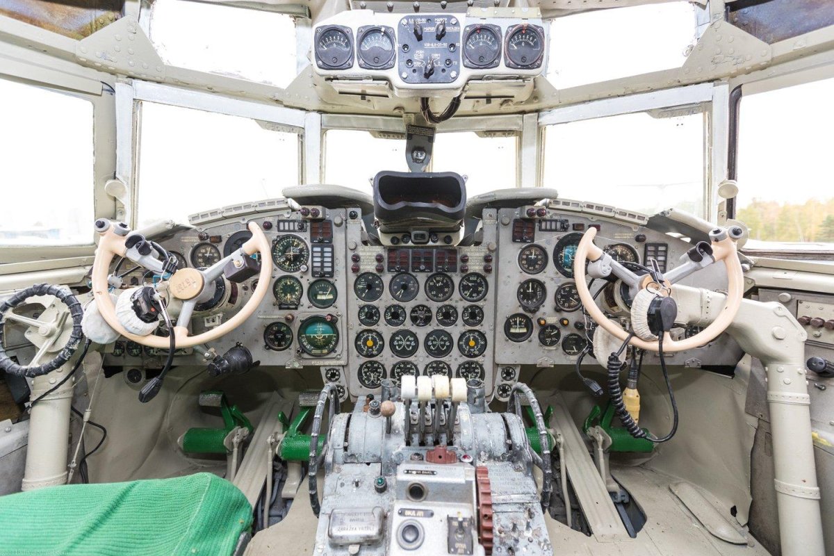 Кабина ил 18 внутри