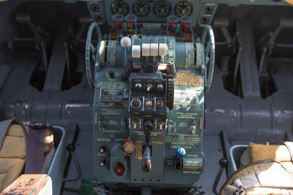 Ил 18 кабина