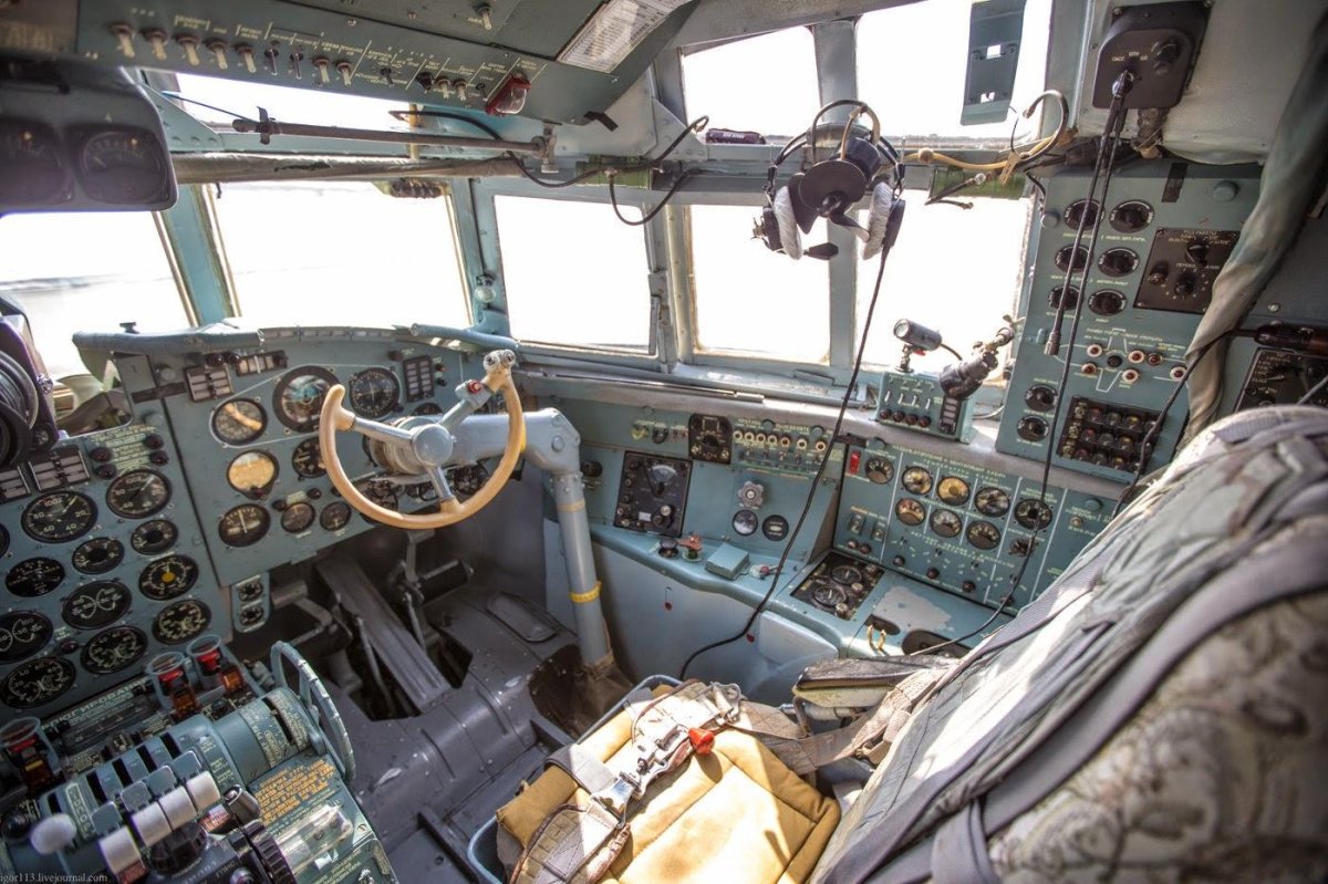 Ил-18 кабина салон