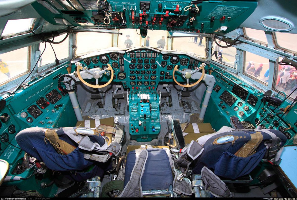 Ил-38н кабина