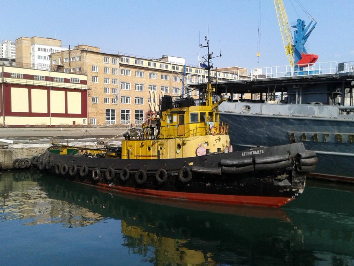 Теплоход Ленинградец