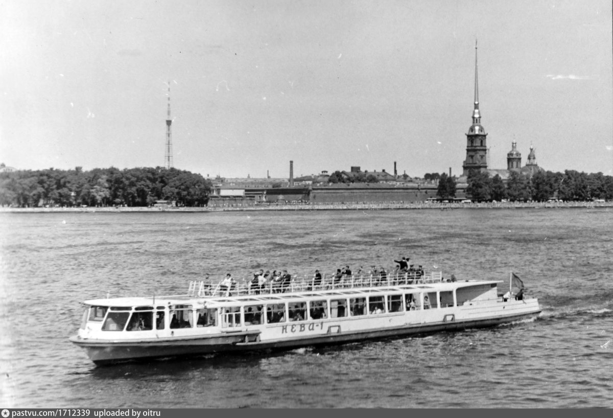 Теплоход Нева 1