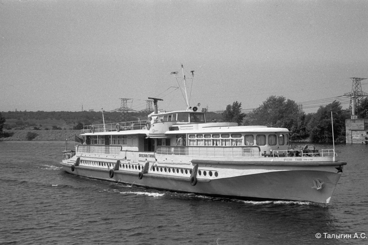 Пассажирский теплоход "ом-387"
