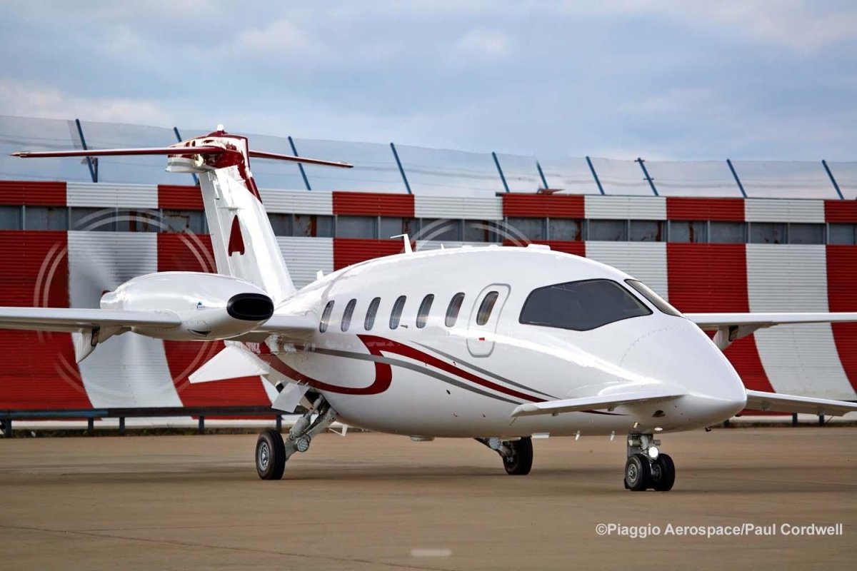 Самолет Piaggio p180 Avanti II