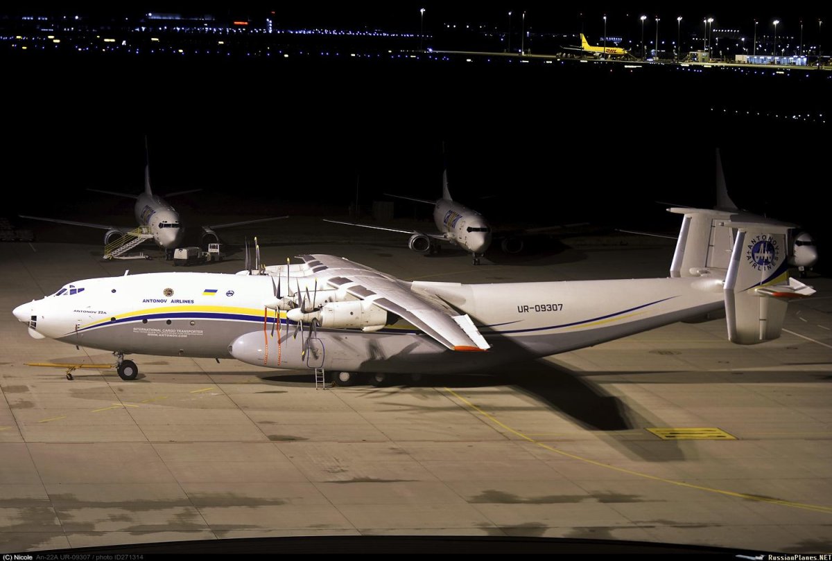 Турбовинтовой самолет АН 22