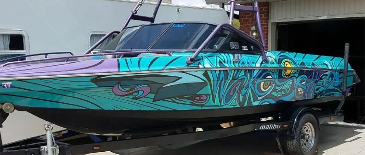 Оклейка катера