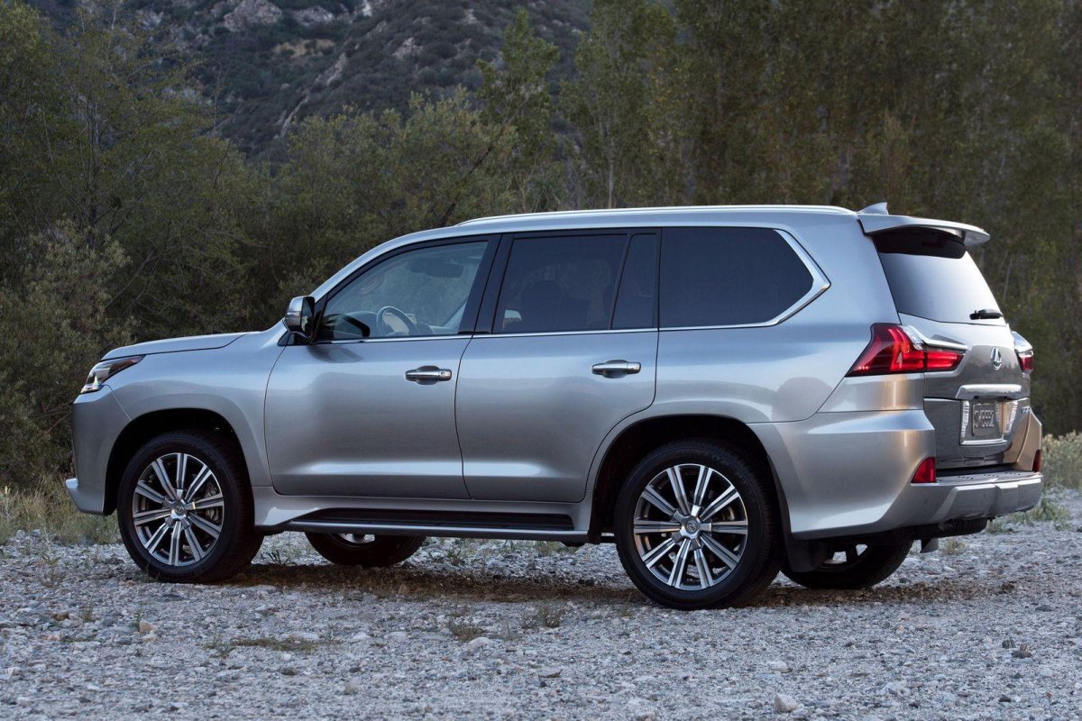 Лексус LX 570 2022