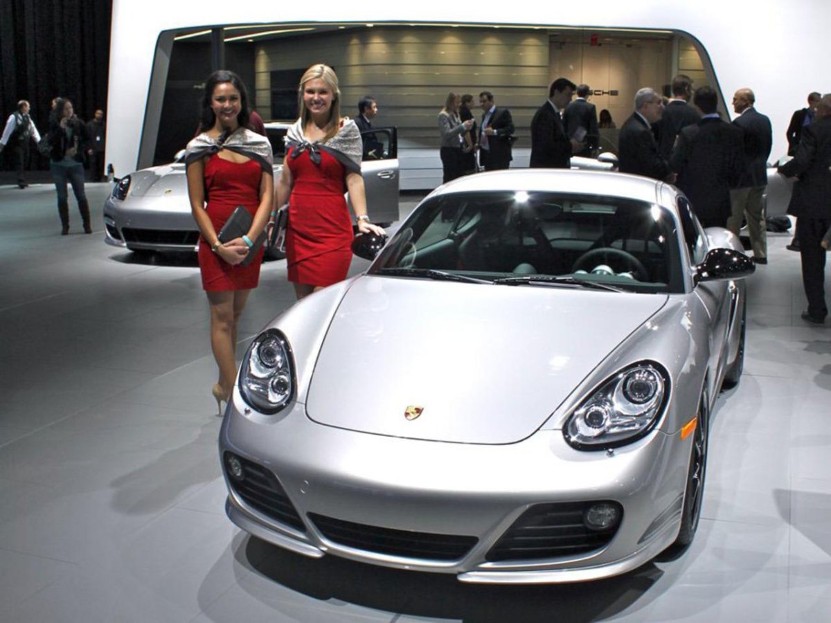 Девушки автосалонов