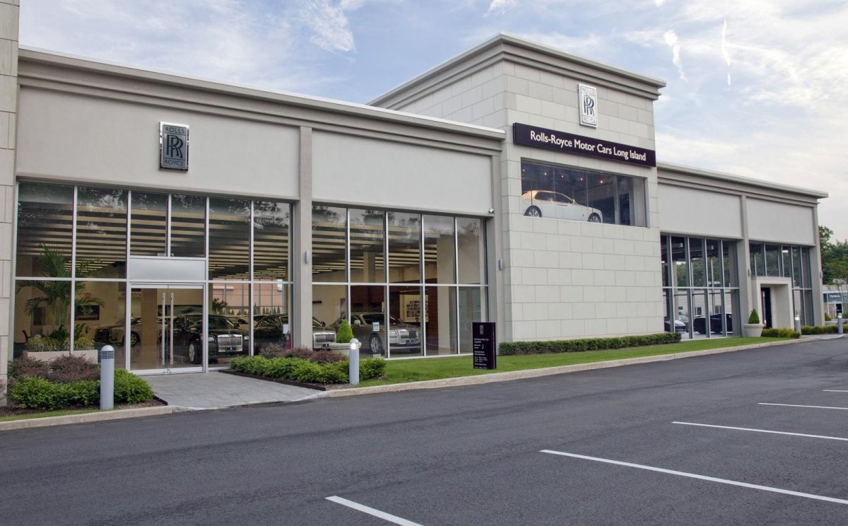 Автосалон Rolls Royce