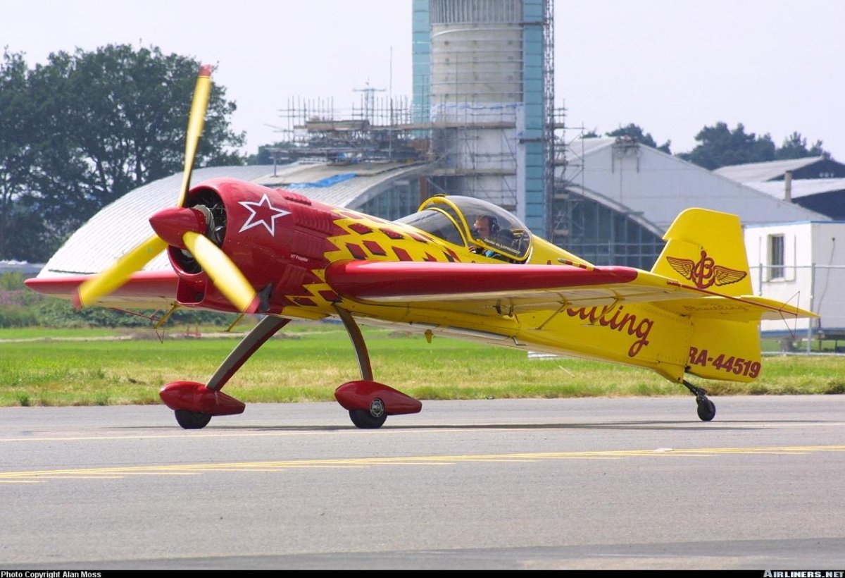 Спортивный самолет Су-26