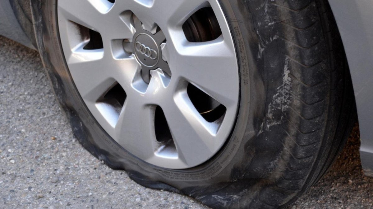 Проколотое колесо