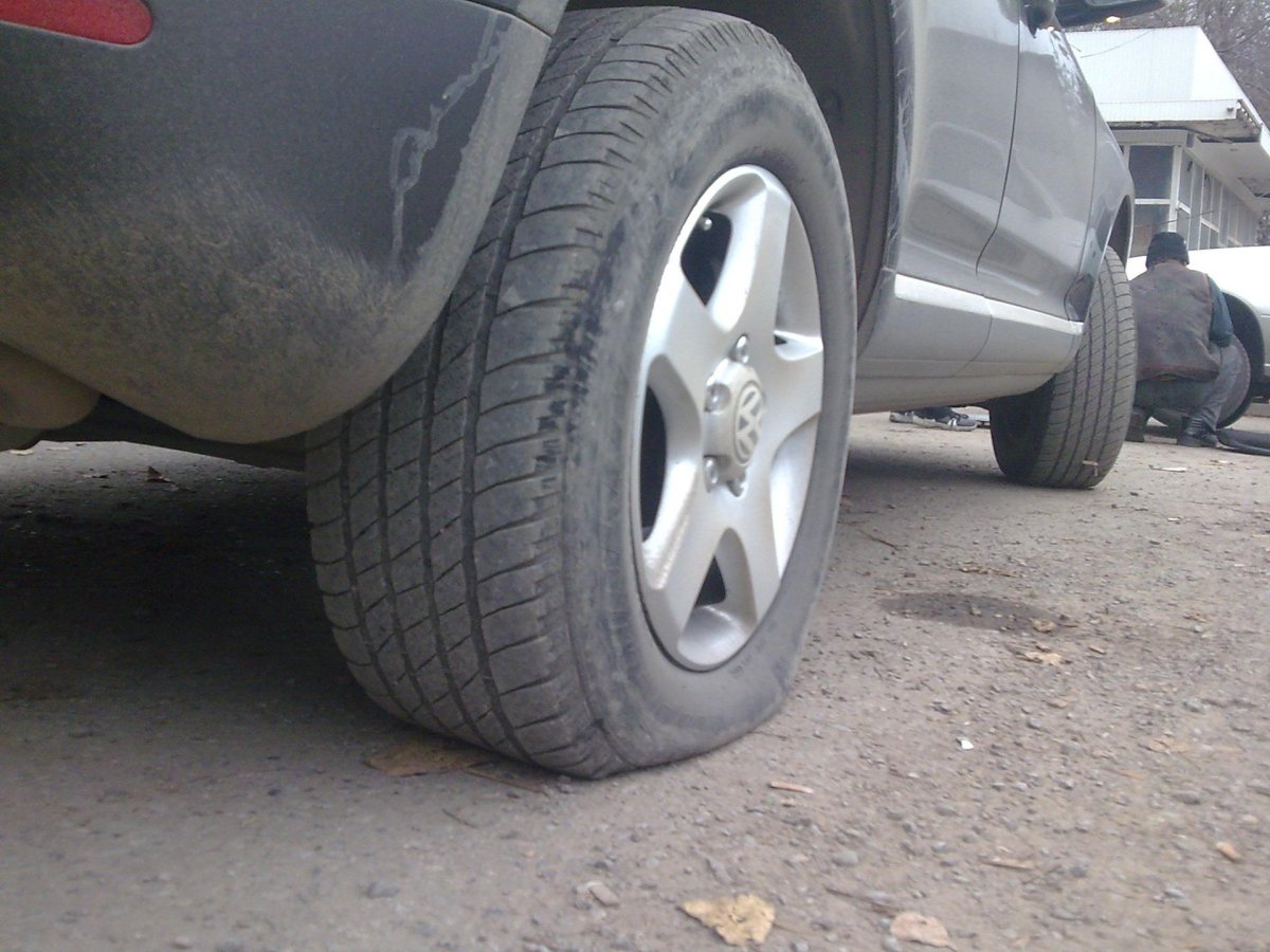 Чуть спущенное колесо