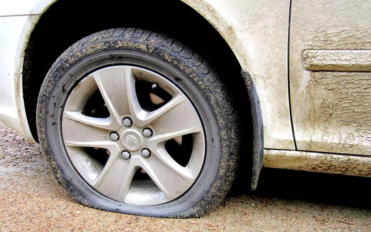 Спущенное колесо Шкода Октавия