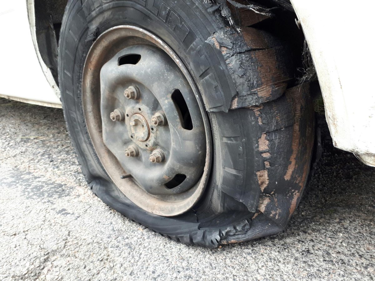 Пробитое колесо на Форд Транзит