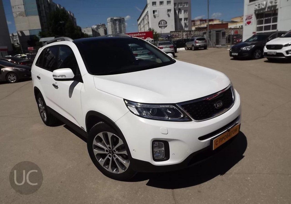 Киа Соренто белая с черной крышей