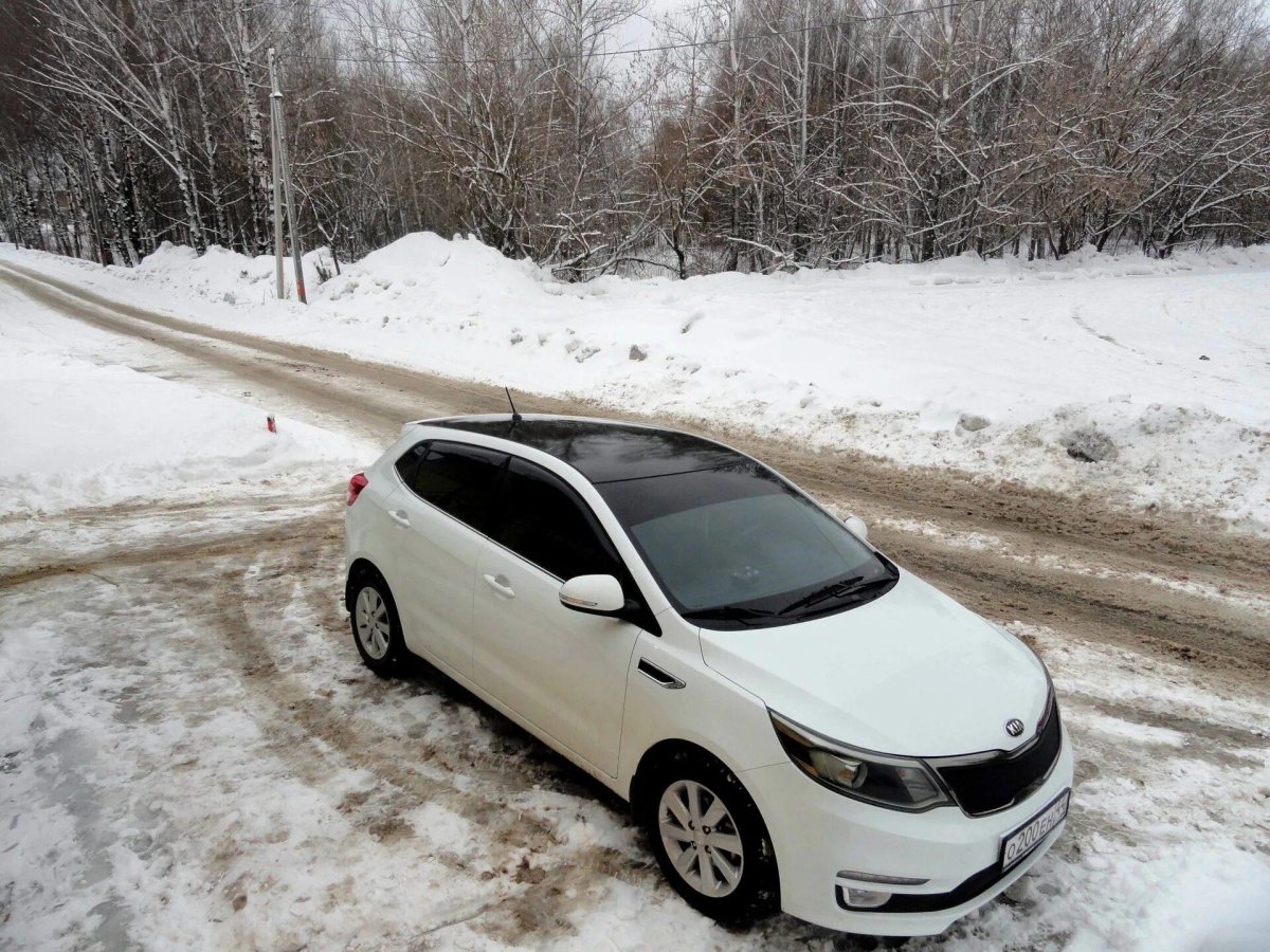 Киа Рио 3 с черной крышей