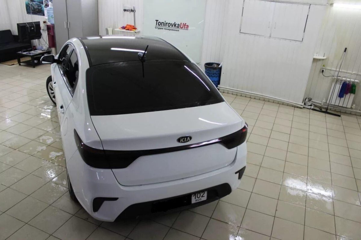 Киа Рио 4 белая с черной крышей