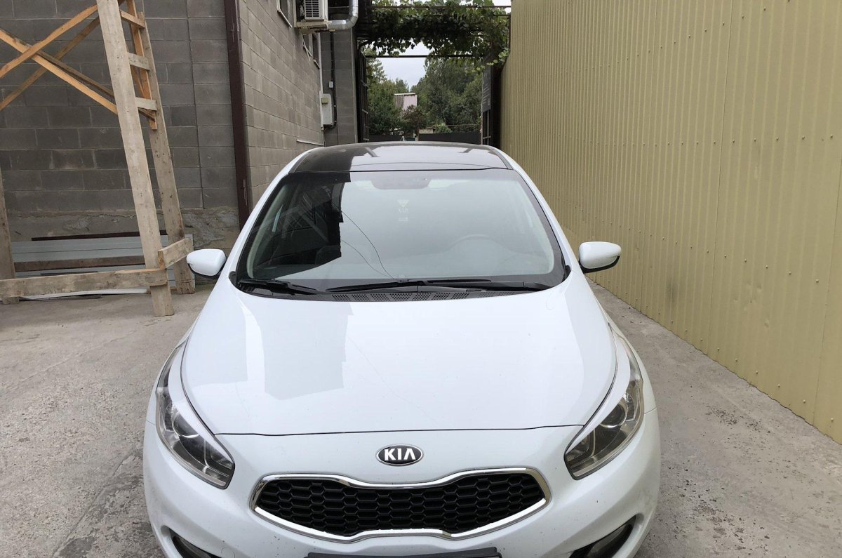 Kia Ceed белый с черной крышей