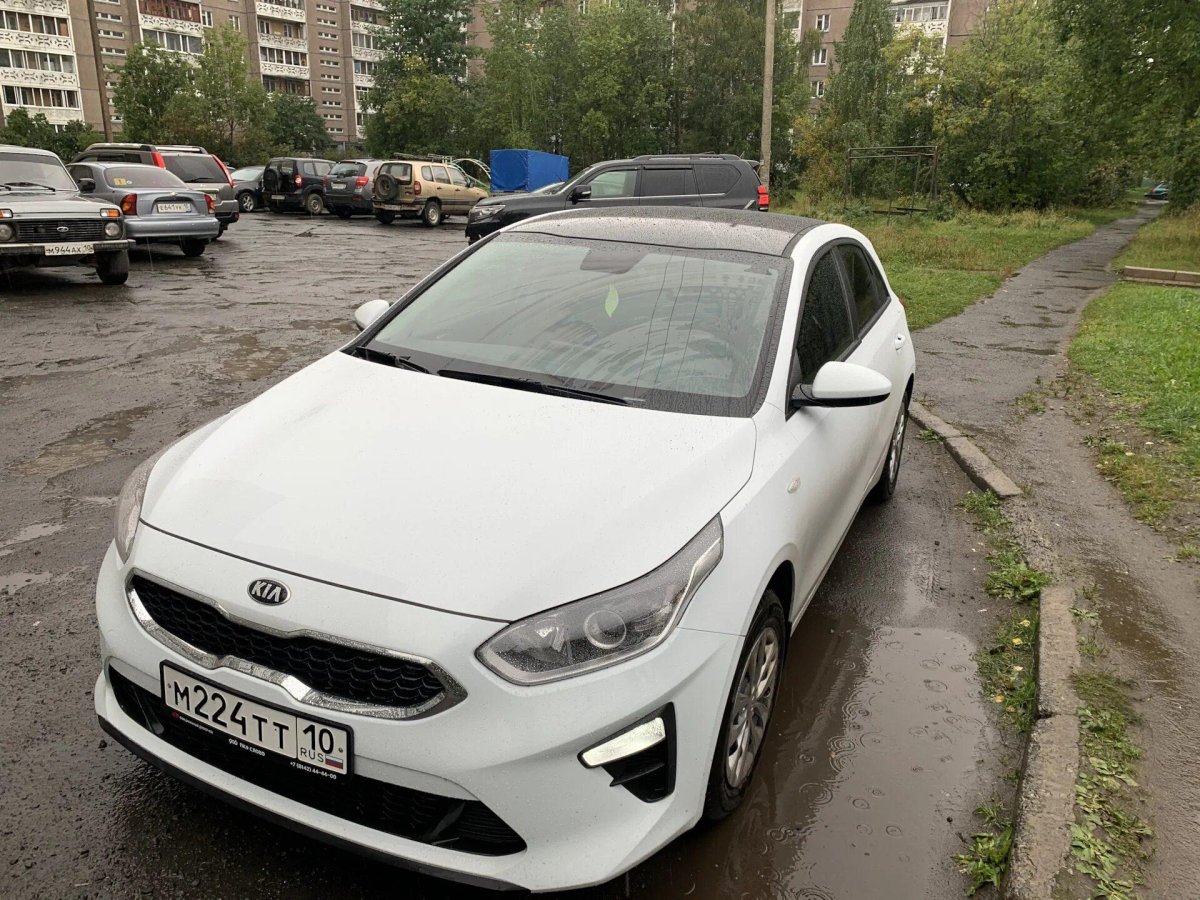 Киа СИД С черной крышей